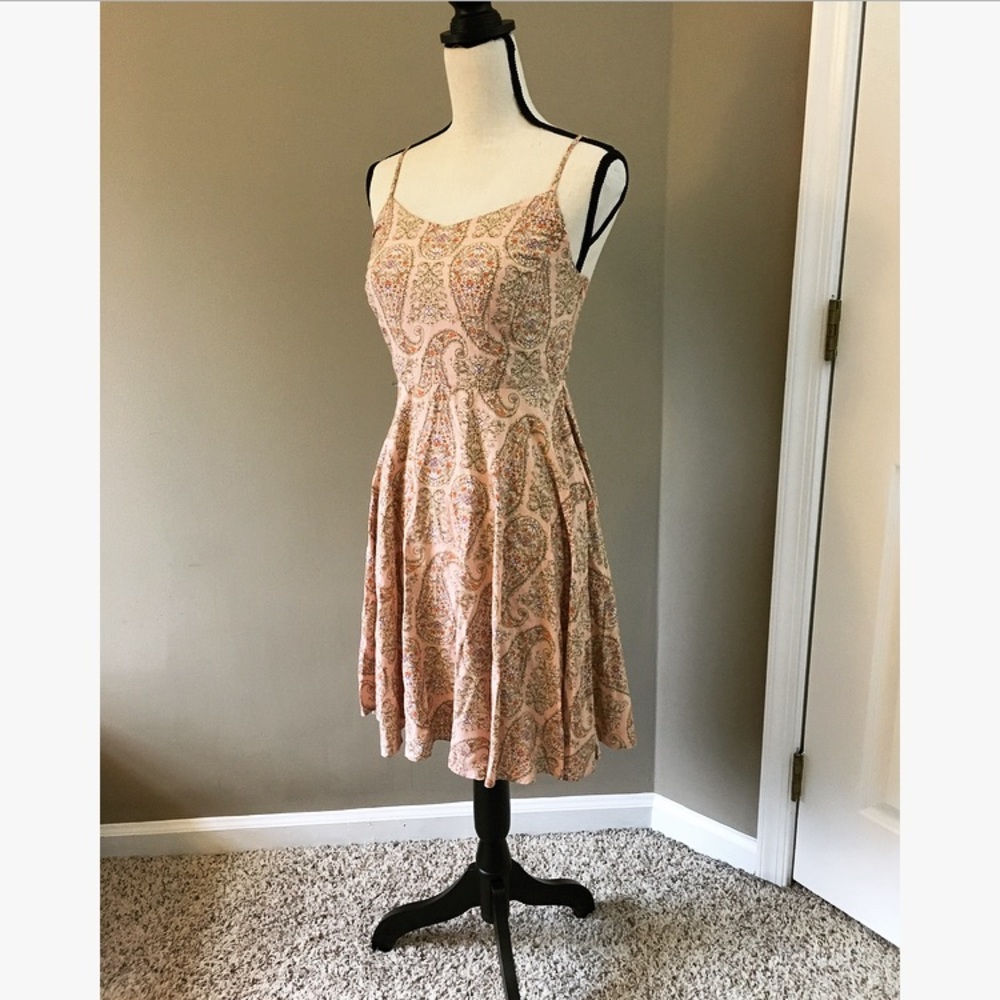 NWOT Pretty Peach & Paisley Dress
